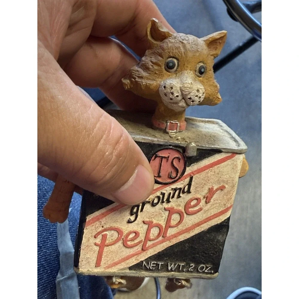 Shelf Sitters-Emerald Iodized Salt‎ Dog & Ground Pepper Cat Figurine